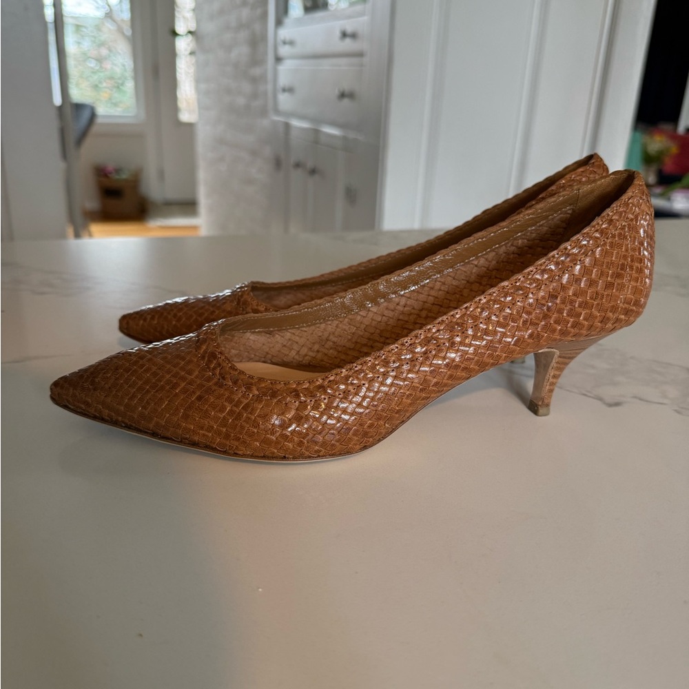Italian leather woven leather kitten heel pumps size 40/9w